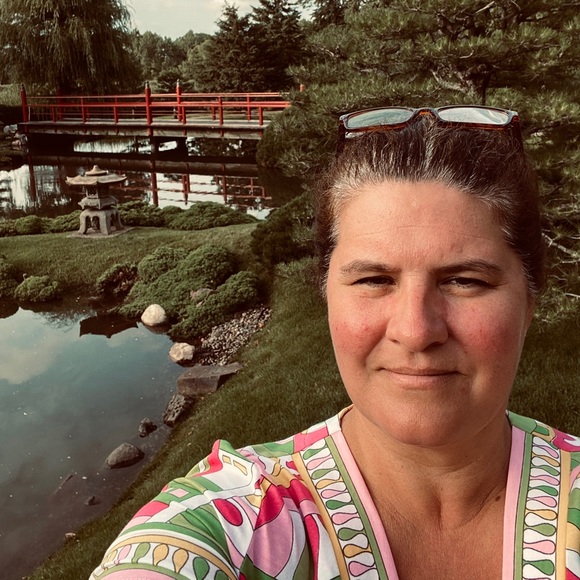 Meet your Posher, Shelley - Picture 2 of 2